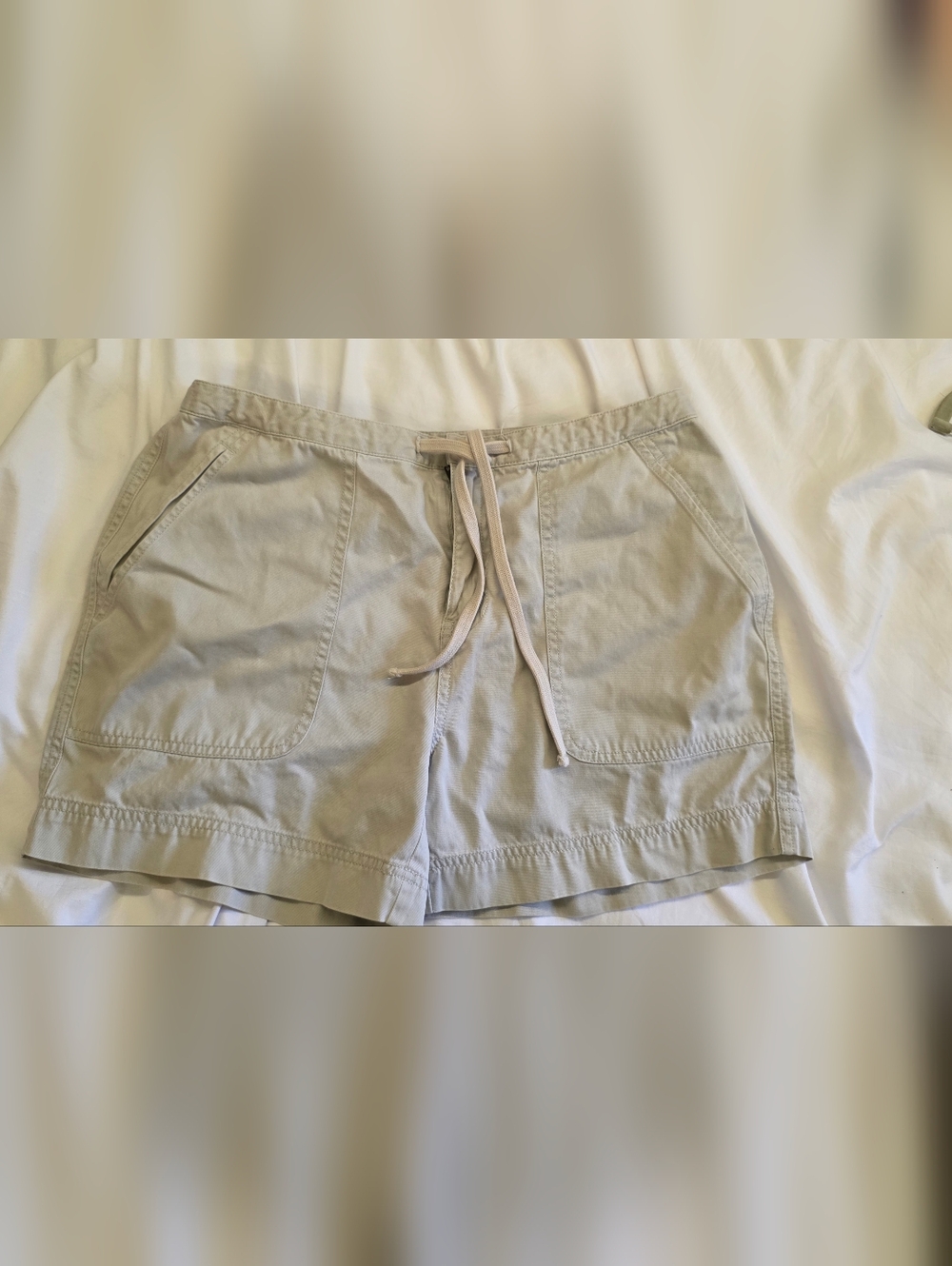 Eddie Bauer Women’s Khaki Shorts Size 6 Button Zip Casual Outdoor Hiking
